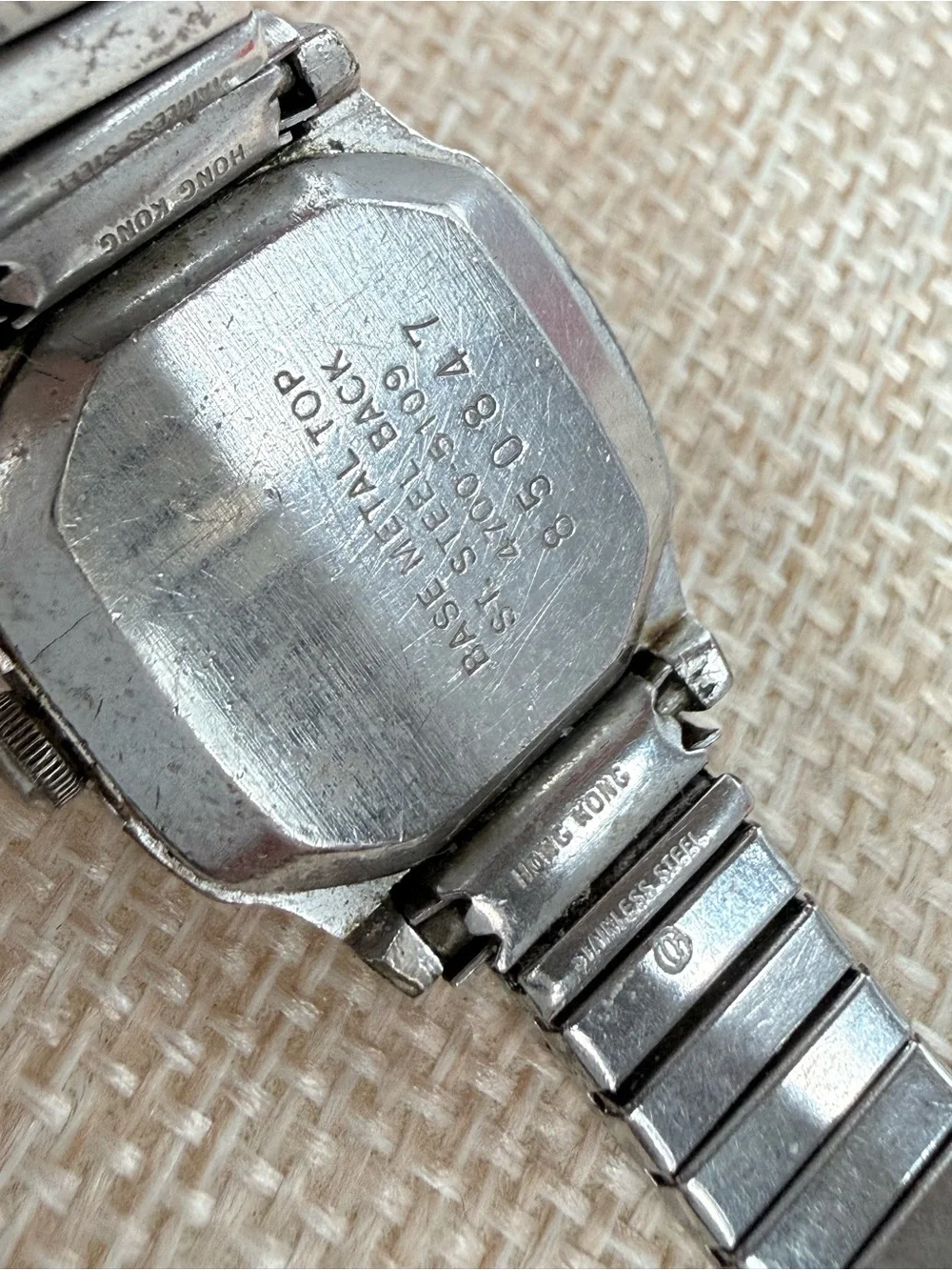 vintage Seiko quartz watch 4700 5109 70s tonneau case textured expansion band